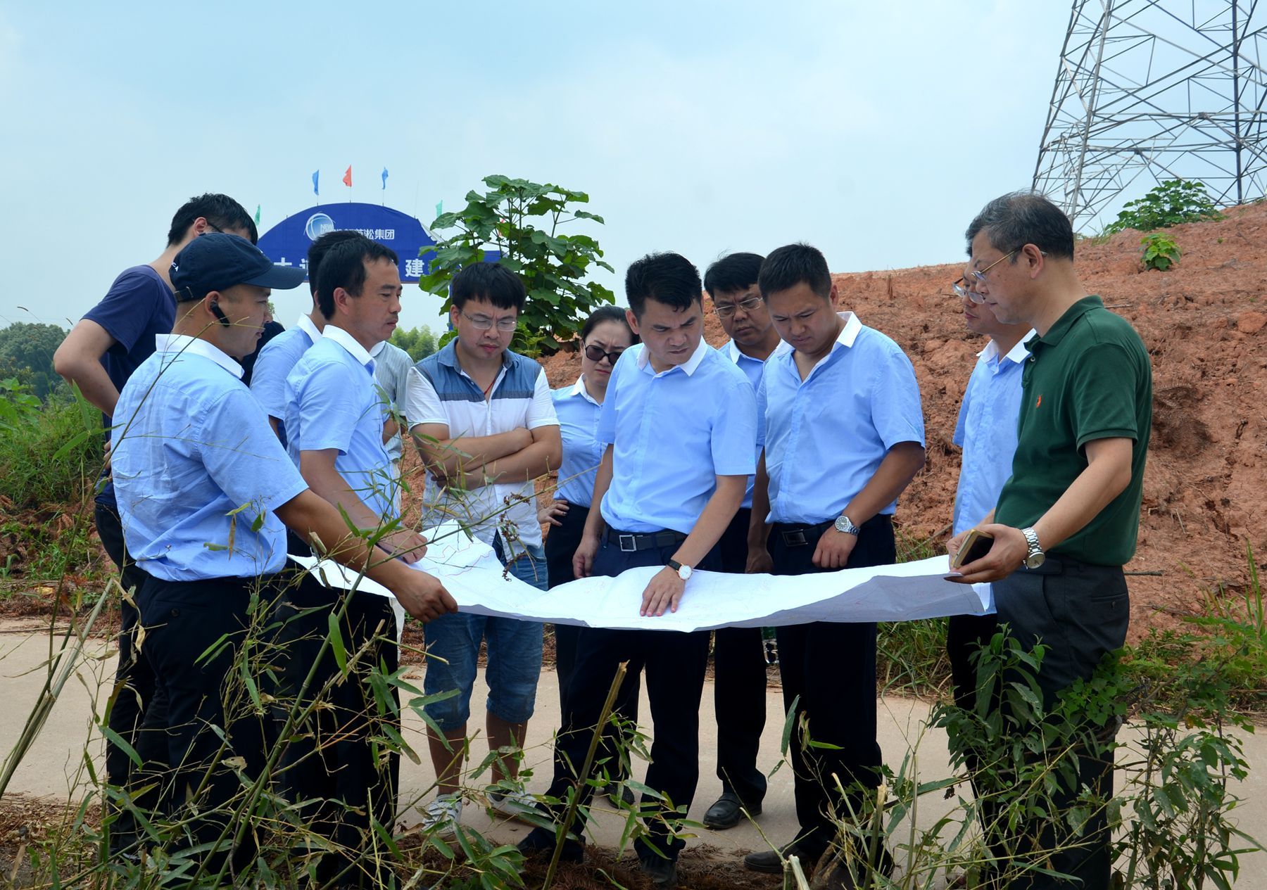 新蘆淞集團現(xiàn)場調(diào)度“兩城”重點項目建設情況